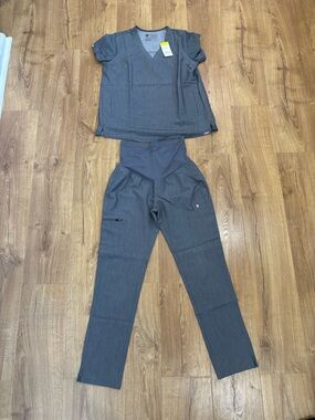 Figs Maternity Short Sleeve Top (NWT) & Pants Set